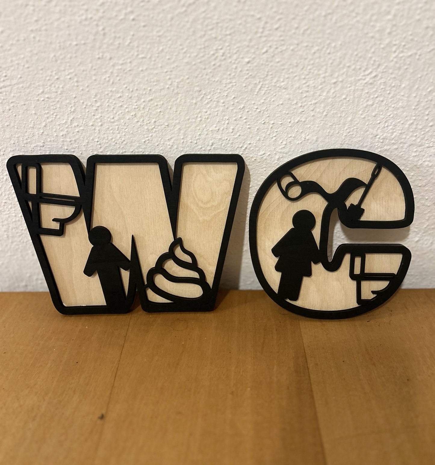 WC Deko Schriftzug aus Holz – Moderne Toiletten Dekoration fürs Badezimmer