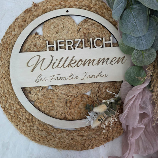 Türschild „Herzlich Willkommen“ aus Holz – Personalisiertes Willkommensschild | Ø 30 cm