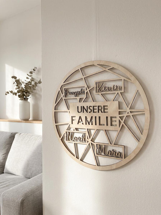 Personalisierte Familien-Wanddeko aus Holz „Unsere Familie“ – Rundes Namensschild Ø 30 cm