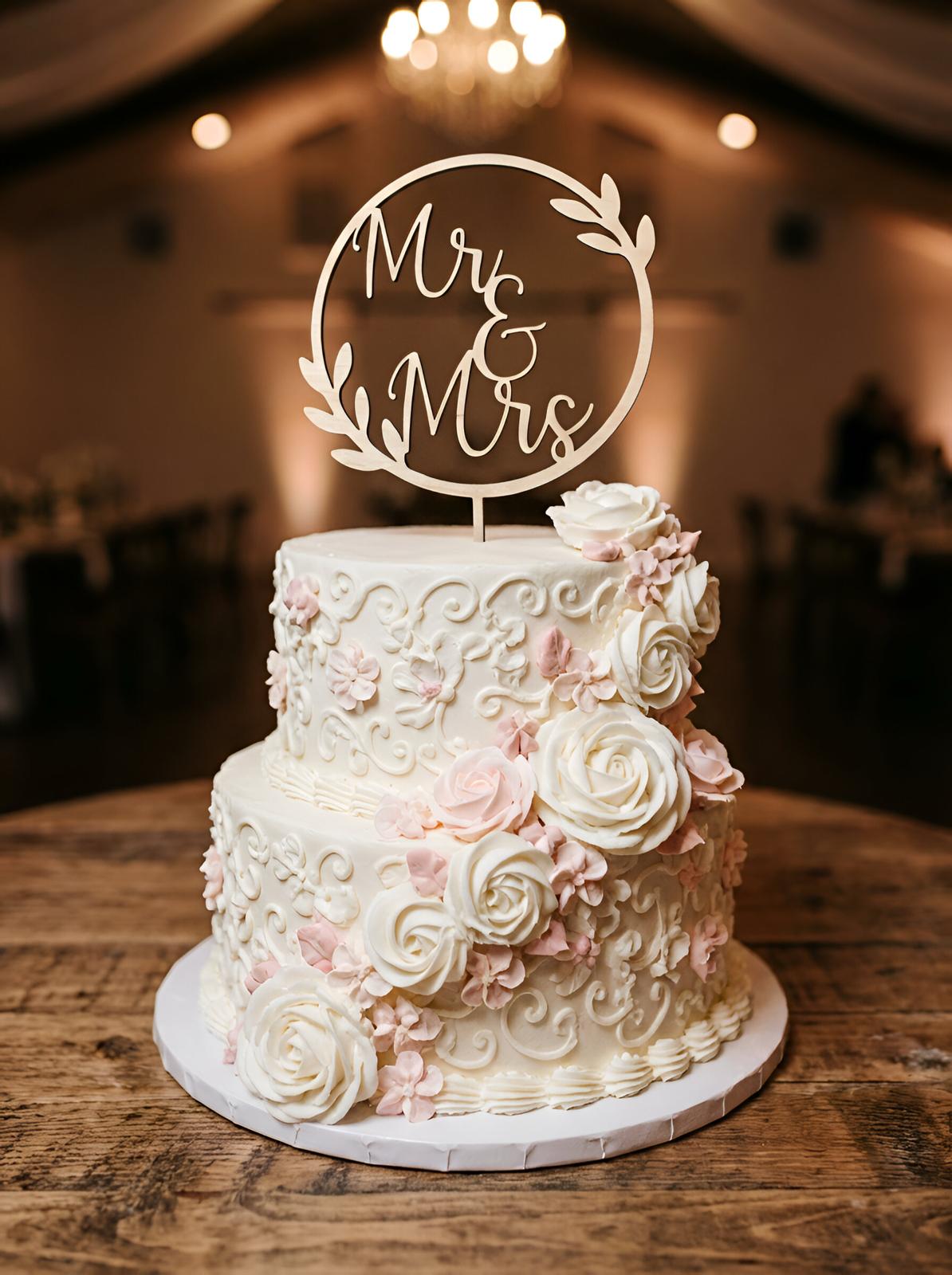 Cake Topper „Mr & Mrs“ aus Holz – Hochzeitsdeko & Tortendeko | Ø 15 cm
