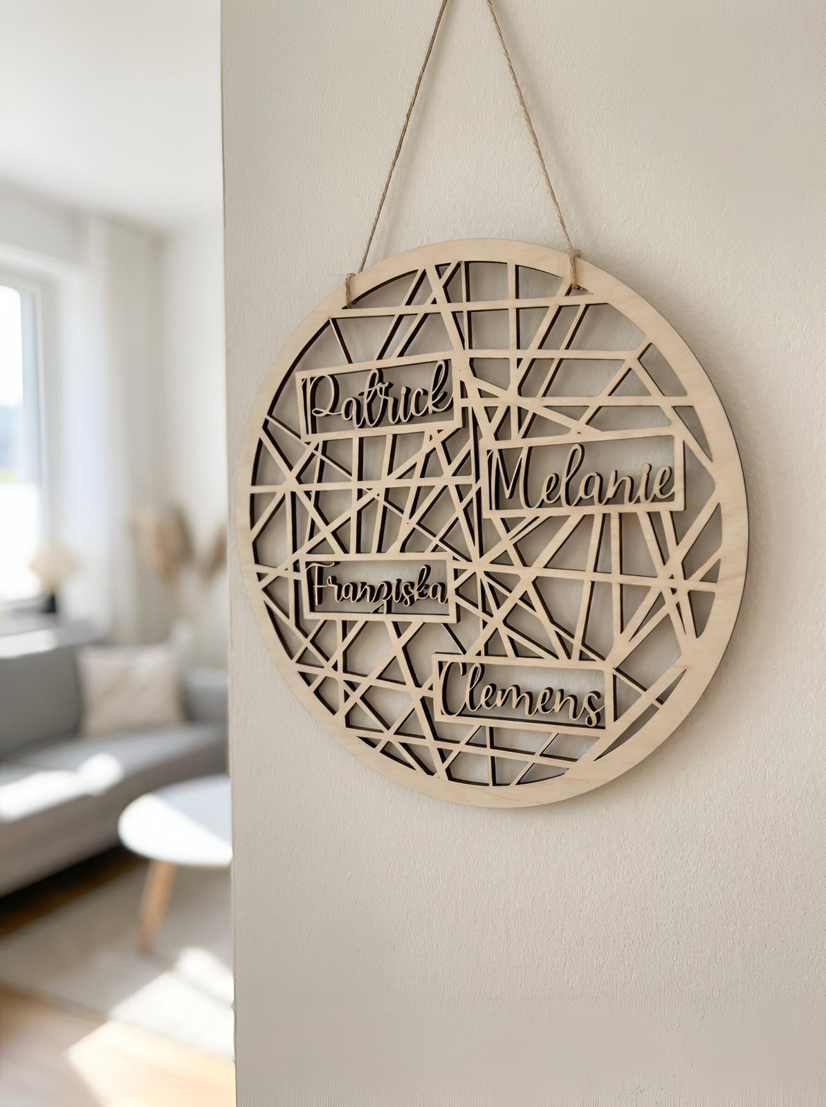 Personalisierter Familien-Holzkranz mit Namen – Moderne Wanddeko aus Holz Ø 30 cm