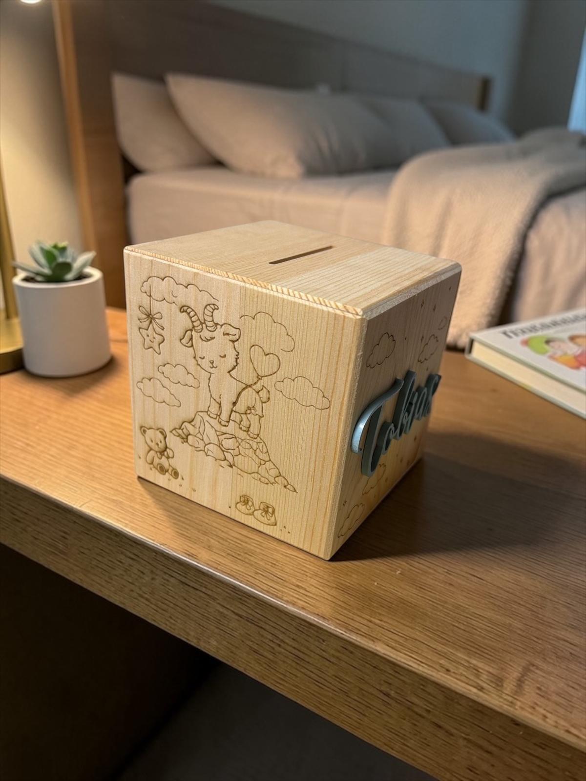 Personalisierte Holz-Spardose mit Name – Sparbox aus Holz mit Gravur – Geschenk zur Geburt, Taufe oder Geburtstag