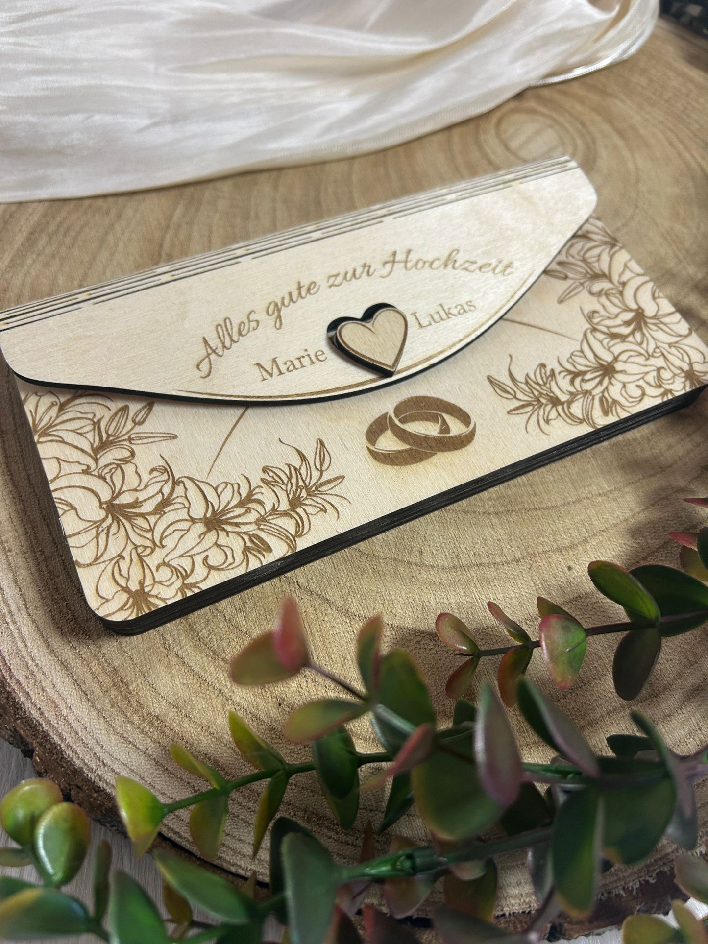 Personalisierbares Holzkuvert zur Hochzeit mit Namen – Geldgeschenk Umschlag mit Schiebeverschluss
